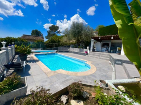 HAUT DE VILLA AVEC PISCINE privative